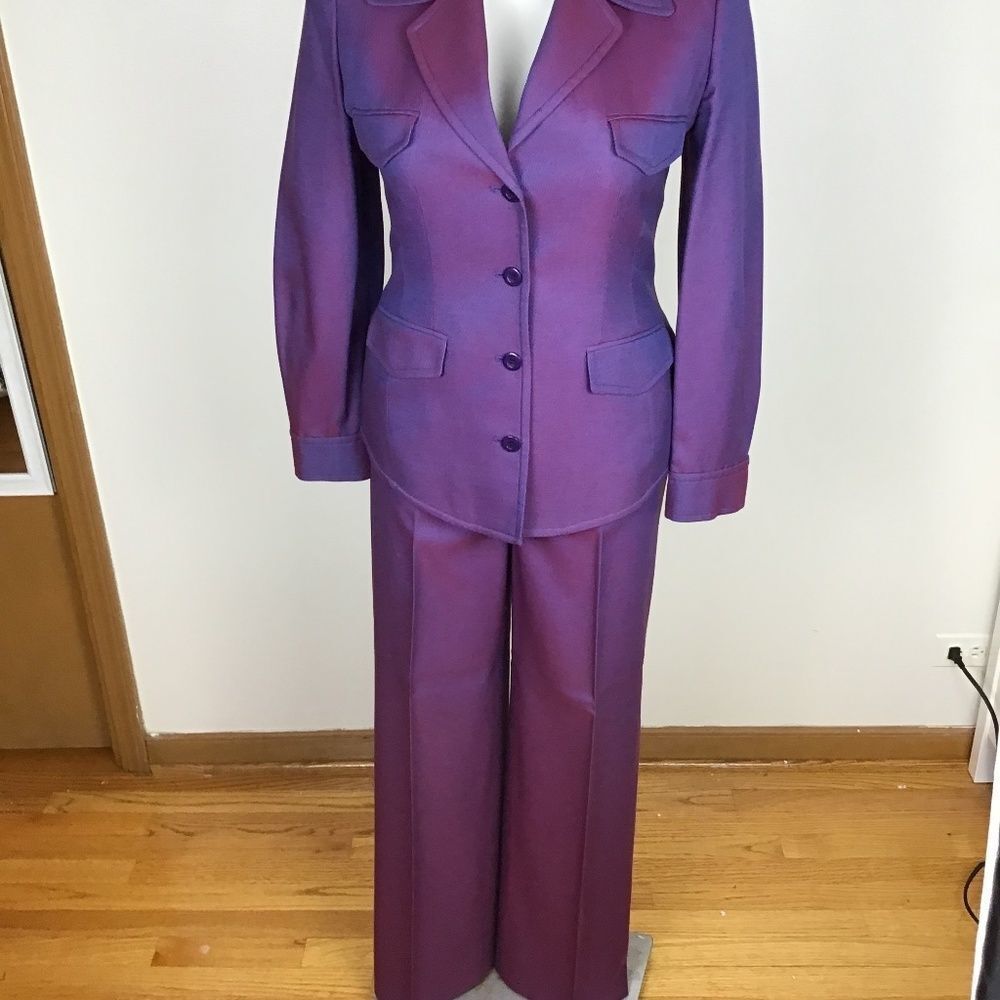 Ellen Tracy purple 100% wool 2 pc suit size 12.